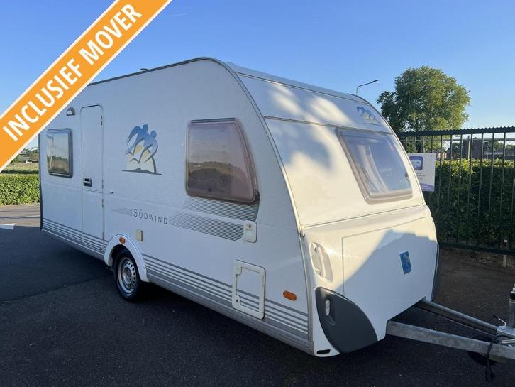 Knaus Sudwind 450 FU - Mover - Luifel - 1300 kg as, Caravans en Kamperen, Caravans, Bedrijf, tot en met 4, 750 - 1000 kg, Rondzit