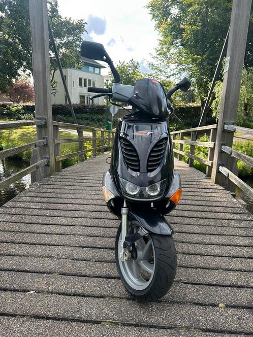 150cc aprilia sr 172cc mag weg hoeft niet!, Fietsen en Brommers, Scooters | Aprilia, Zo goed als nieuw, SR 50, Ophalen of Verzenden