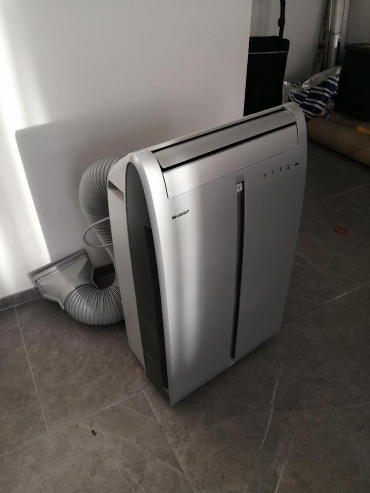 Mobiele airco sharp, Witgoed en Apparatuur, Airco's, Gebruikt, Mobiele airco, Minder dan 60 m³, 3 snelheden of meer, Koelen en Ontvochtigen