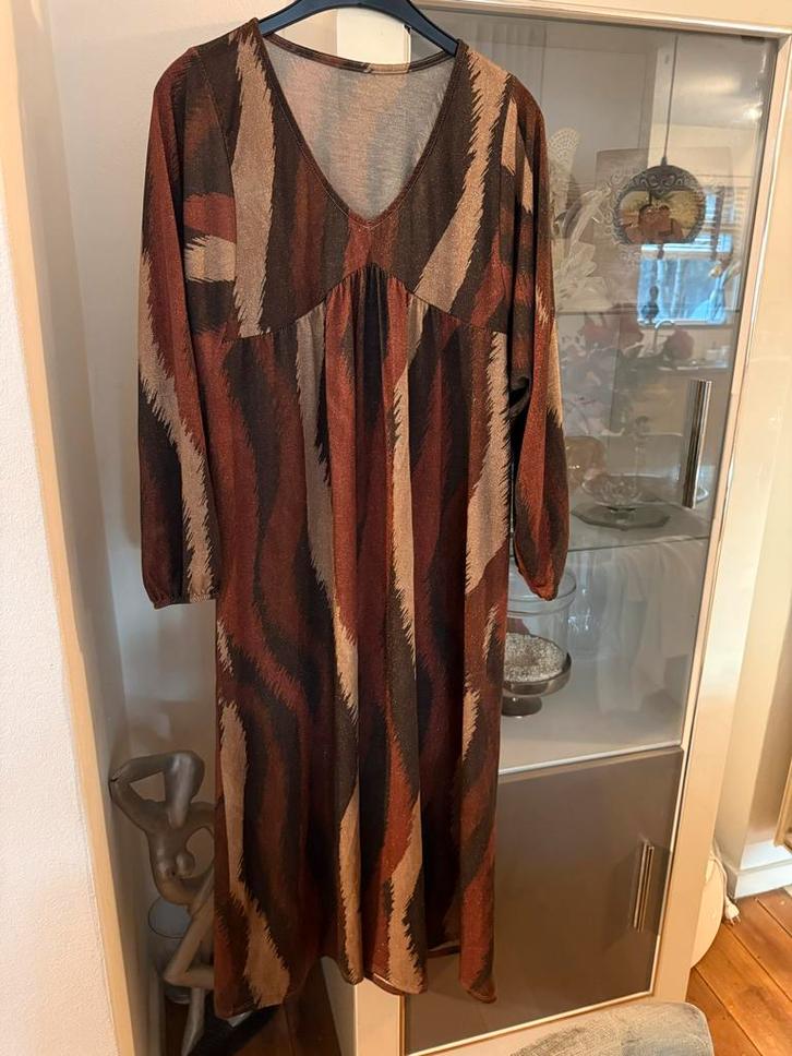 Mooie jurk - Maat 48 Made in Italy, Kleding | Dames, Grote Maten, Zo goed als nieuw, Jurk, Bruin, Ophalen of Verzenden