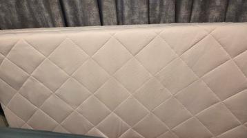 Matras 100x200 - 2 jaar oud - met inktvlekjes beschikbaar voor biedingen