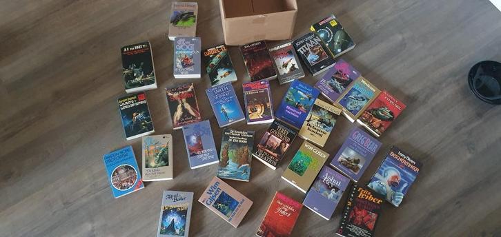 24 sciencefiction boeken, Boeken, Science fiction, Gelezen, Ophalen of Verzenden