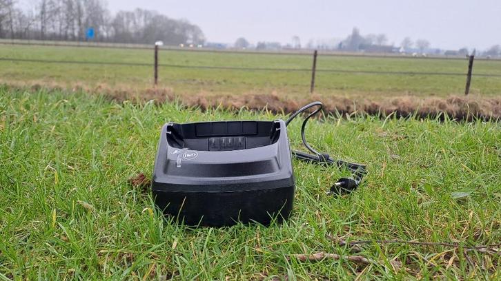 Stihl AL 101 accu lader demo model., Tuin en Terras, Hand-tuingereedschap, Zo goed als nieuw, Ophalen of Verzenden