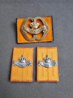 Setje Garde fuseliers Prinses Irene (oogjes), Verzamelen, Militaria | Algemeen, Ophalen of Verzenden, Landmacht, Nederland, Embleem of Badge