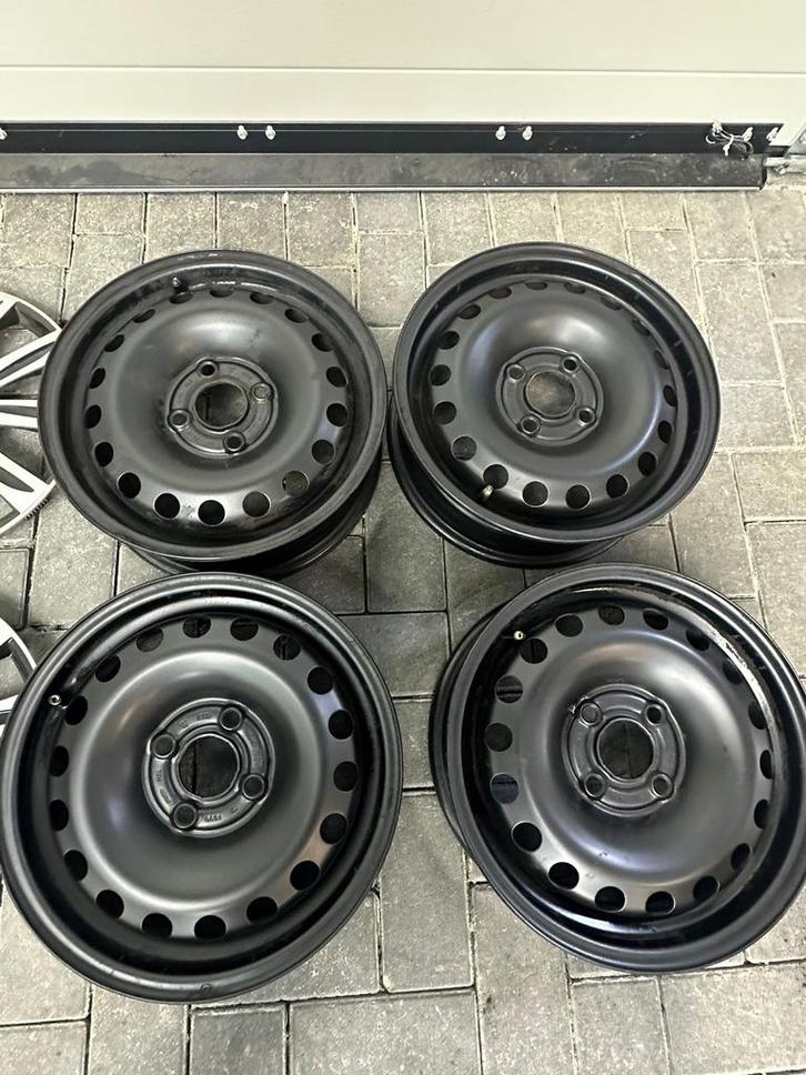 VW Up!  C1/Aygo/108 14 inch stalen velgen + wieldoppen, Auto-onderdelen, Banden en Velgen, Velg(en), Winterbanden, 15 inch, Personenwagen