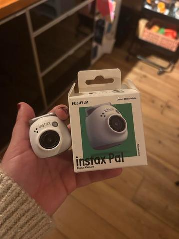 Instax Pal polaroid camera beschikbaar voor biedingen