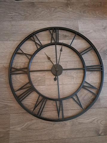 Grote Metalen Wandklok - Zwart beschikbaar voor biedingen