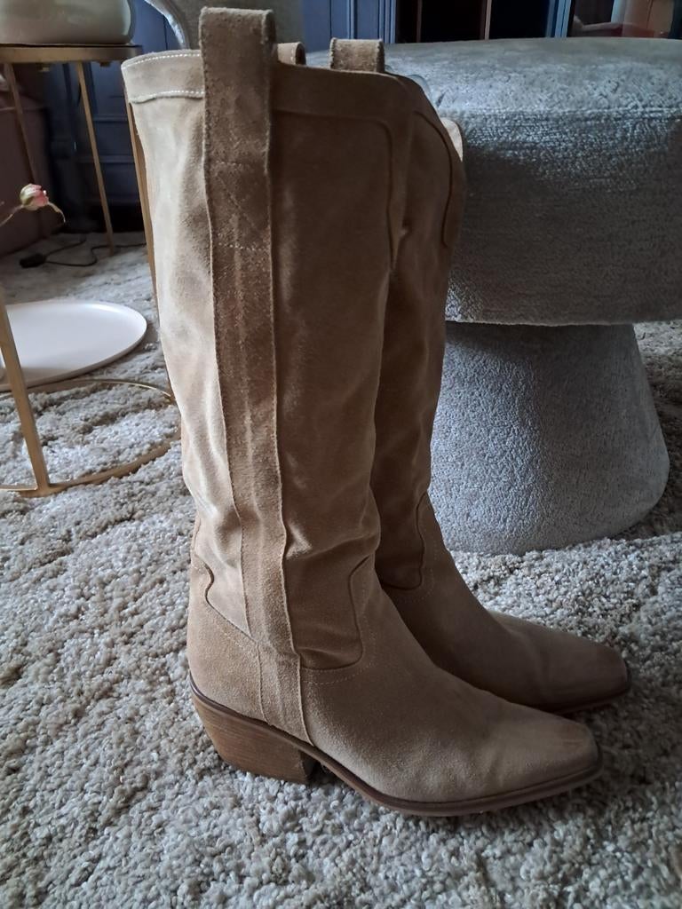 Notre V Suède Laarzen Maat 40, Kleding | Dames, Schoenen, Zo goed als nieuw, Hoge laarzen, Bruin, Ophalen of Verzenden