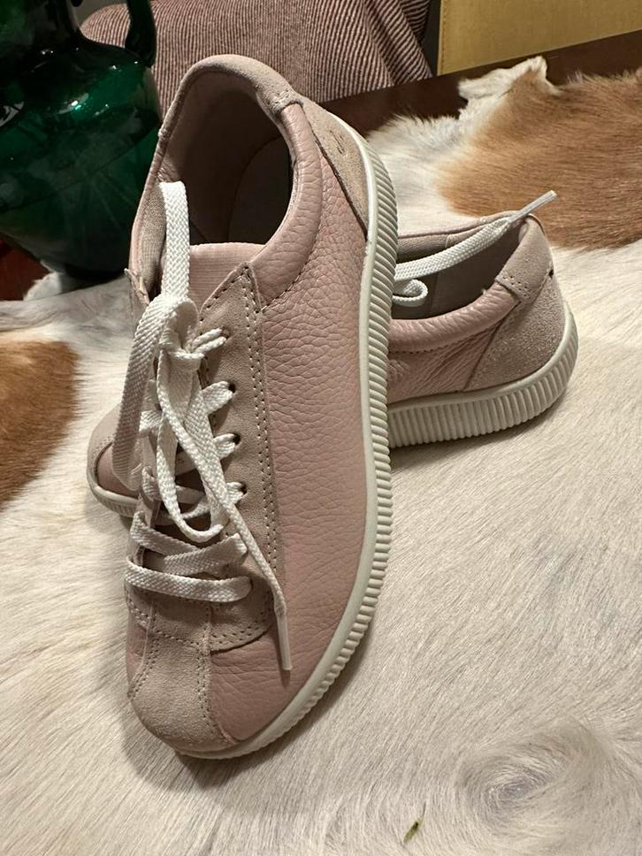 Comfortabele Ecco sneakers in maat 36. Zacht roze, Kleding | Dames, Schoenen, Zo goed als nieuw, Sneakers of Gympen, Ophalen of Verzenden
