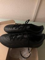 NIEUW in doos voetbalschoenen ADIDAS maat 8,5, Sport en Fitness, Voetbal, Ophalen of Verzenden, Nieuw, Schoenen