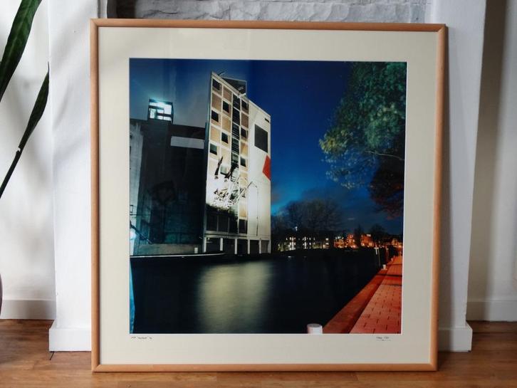 Zeer grote ingelijste kleurenfoto exterieur - Leiden fabriek, Antiek en Kunst, Kunst | Tekeningen en Foto's, Ophalen