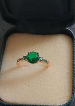 Gouden smaragd ring maat 17.8mm, Nieuw, Ophalen of Verzenden, 17 tot 18, Dame