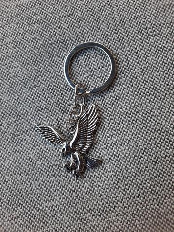 1 mooie sleutelhanger met een zilverkleurige adelaar te koop beschikbaar voor biedingen