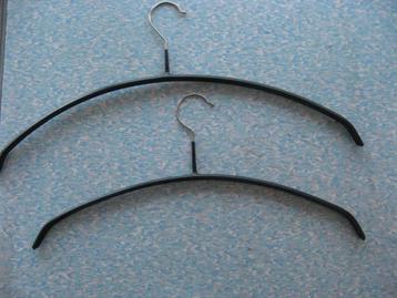 antislip hangers (min. 20 pc) beschikbaar voor biedingen