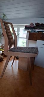 Gezocht 2 van deze stoelen, merk casala modell, Huis en Inrichting, Stoelen, Ophalen, Gebruikt, Bruin