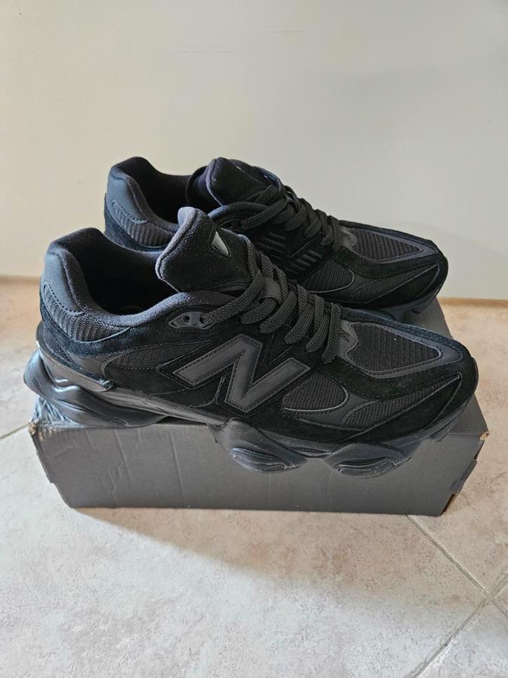 New Balance 9060 Black on Black sneakers ZGAN maat 46.5 (45), Kleding | Heren, Schoenen, Zo goed als nieuw, Sneakers of Gympen