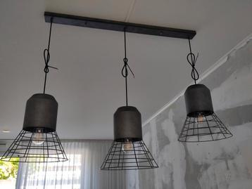 Industriële hanglamp voor boven de eettafel beschikbaar voor biedingen