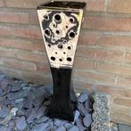 Mooie hoge decoratieve vaas, glanzend zwart met zilverkleur, Ophalen, Zwart, Aardewerk of Porselein, Zo goed als nieuw