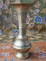 Mooie zware antieke Oosterse vaas van koper 25,3 cm.