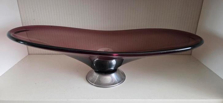 Paarse glazen fruitschaal ovaal, Huis en Inrichting, Woonaccessoires | Schalen en Manden, Gebruikt, Schaal, Ovaal, Glas, Ophalen of Verzenden