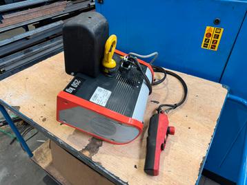 Takel 250kg (500kg) met 2 snelheden  beschikbaar voor biedingen