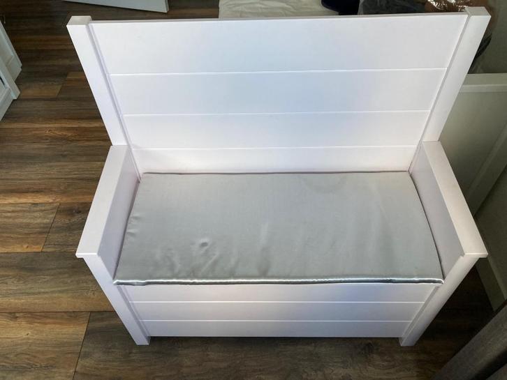 Opbergbank hout licht roze incl zilveren kussentje, Antiek en Kunst, Antiek | Meubels | Stoelen en Banken, Ophalen