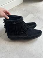 Zwarte Minnetonka enkellaarsjes / booties maat 39, Kleding | Dames, Schoenen, Zwart, Ophalen of Verzenden, Minnetonka, Gedragen