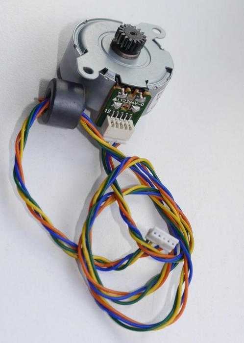 Stappenmotor Mitsumi M35SP-9T, Hobby en Vrije tijd, Elektronica-componenten, Gebruikt, Ophalen of Verzenden