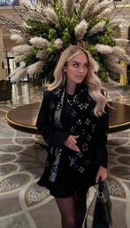 Louis vuitton logomania sjaal zwart en zilver, Kleding | Dames, Mutsen, Sjaals en Handschoenen, Ophalen of Verzenden, Maat 36 (S)