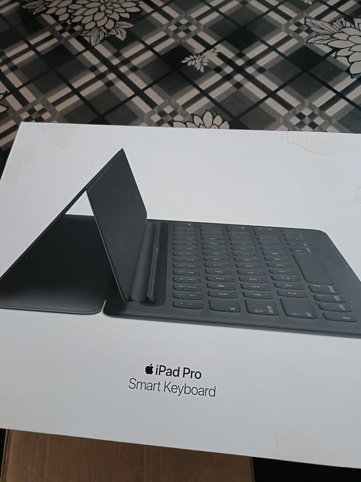 iPad Pro Smart keyboard/cover, Computers en Software, Apple iPads, Nieuw, Apple iPad, 10 inch, 64 GB, Ophalen of Verzenden