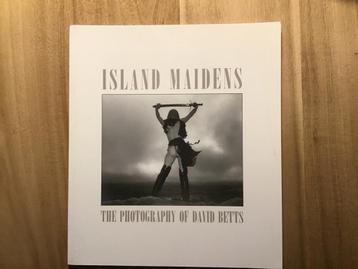 Island Maidens - David Betts Fotografie beschikbaar voor biedingen