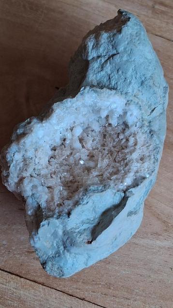 Pyrofyliet & Calciet Geode - 385 gram beschikbaar voor biedingen