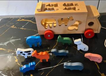 Houten Dieren Vrachtwagen  beschikbaar voor biedingen