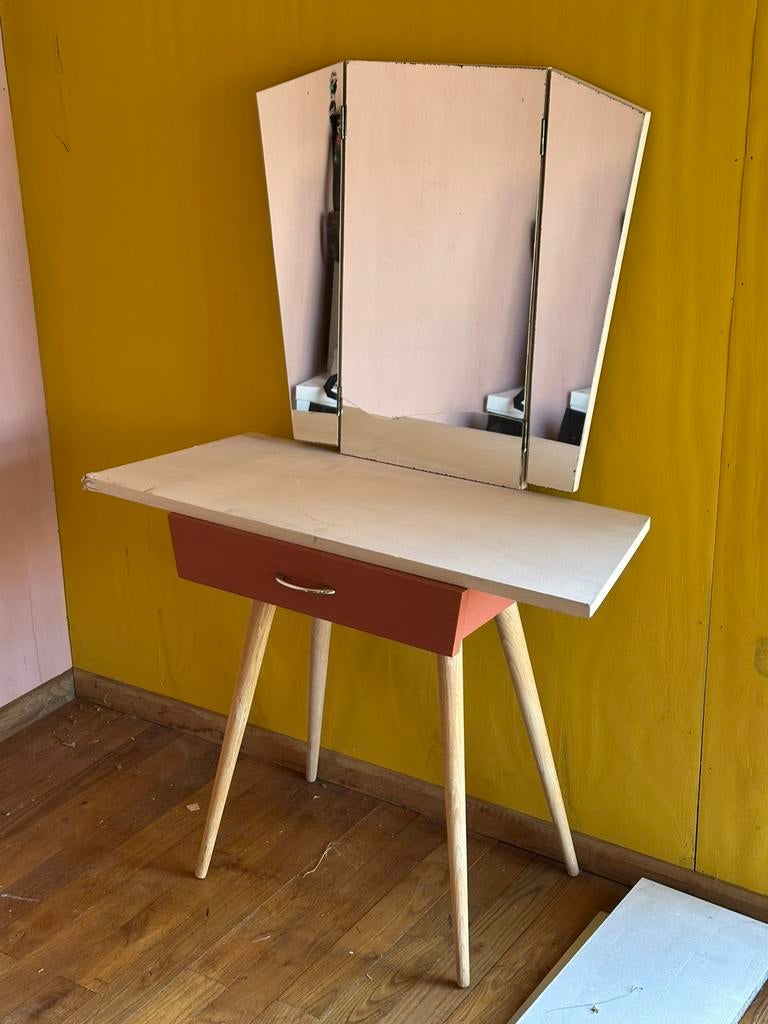 Gratis: Kinder kaptafel vintage opknapper, Gebruikt, 100 tot 150 cm, Hout, 50 tot 100 cm