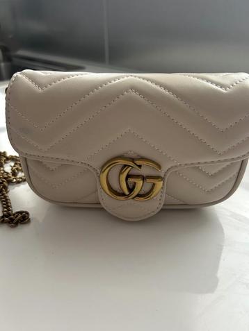 Handtasje Gucci ,serienummer , label in de handtas  beschikbaar voor biedingen