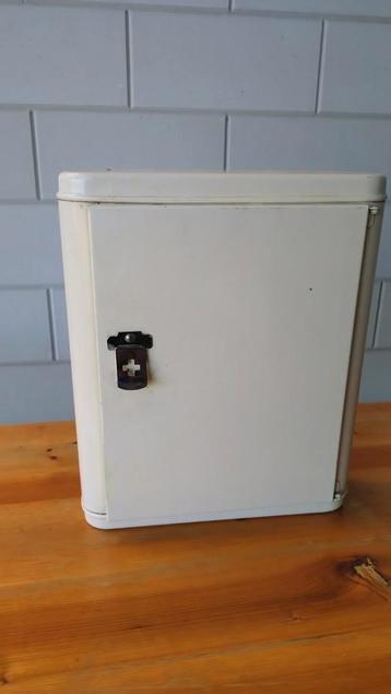 Badkamerkastje Vintage beschikbaar voor biedingen