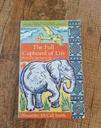 Boek the full cupboard of life alexander mccall smith, Boeken, Ophalen of Verzenden, Zo goed als nieuw