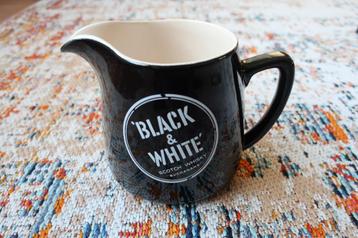 Keramische kan, zwart wit, Schotse whisky, buchanas beschikbaar voor biedingen