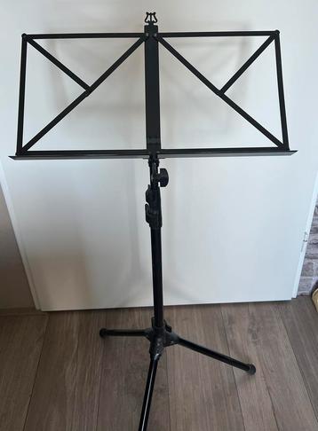 Bladenhouder muziek beschikbaar voor biedingen