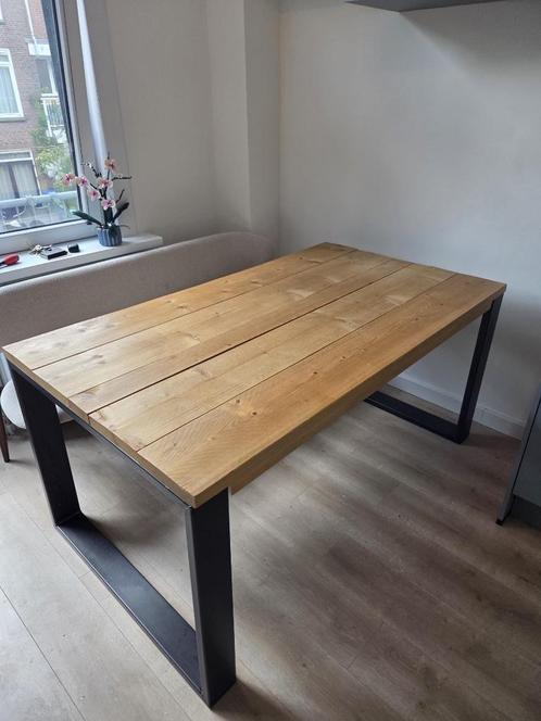 Industriele houten eettafel met zwarte stalen poten, Huis en Inrichting, Tafels | Eettafels, Gebruikt, 50 tot 100 cm, 150 tot 200 cm