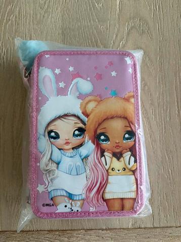 Roze etui met potloden en stiften, nieuw beschikbaar voor biedingen