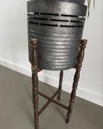 Metalen plantenstandaard met houten poten, Tuin en Terras, Bloempotten, Ophalen, Rond, Binnen, Zo goed als nieuw