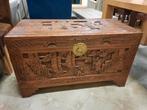 Vintage Chinese dekenkist met handgesneden afbeeldingen, Huis en Inrichting, Ophalen, Gebruikt, 100 tot 150 cm, 50 tot 75 cm