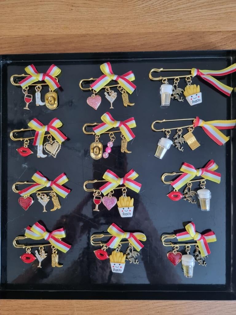 Oeteldonk Spelden Broches - Handgemaakt, Overige materialen, Minder dan 4 cm, Nieuw, Ophalen of Verzenden