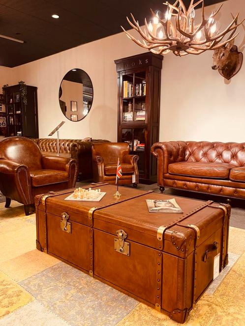 2e PINKSTERDAG OPEN!! Koffer Chesterfield cognac tafel bank, Huis en Inrichting, Tafels | Salontafels, Nieuw, Minder dan 50 cm