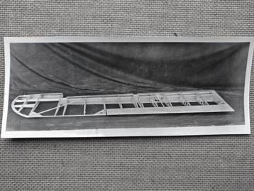 Foto van het frame van het hoogte roer van een DC-2 (F86)  beschikbaar voor biedingen