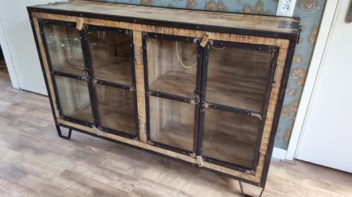 Houten industriele dressoir, Huis en Inrichting, Kasten | Dressoirs, Zo goed als nieuw, 100 tot 150 cm, 25 tot 50 cm, Met deur(en)