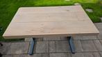 Bureau met eikenhout blad met snoeren mandje, Huis en Inrichting, Bureaus, Ophalen, Gebruikt