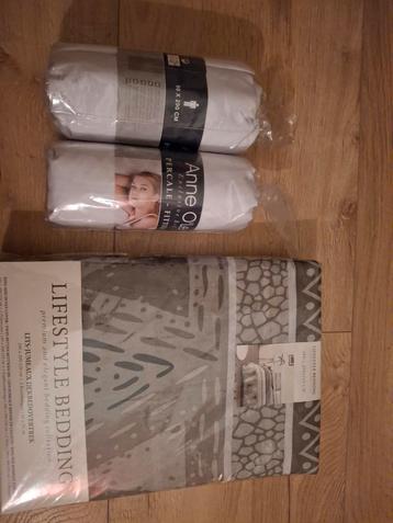 Dekbedovertrek en 2 hoeslakens  beschikbaar voor biedingen