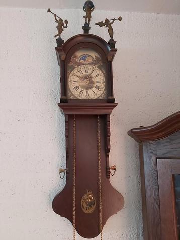 Friese staartklok beschikbaar voor biedingen